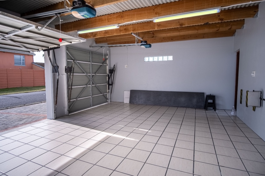 To Let 3 Bedroom Property for Rent in Crawford Western Cape